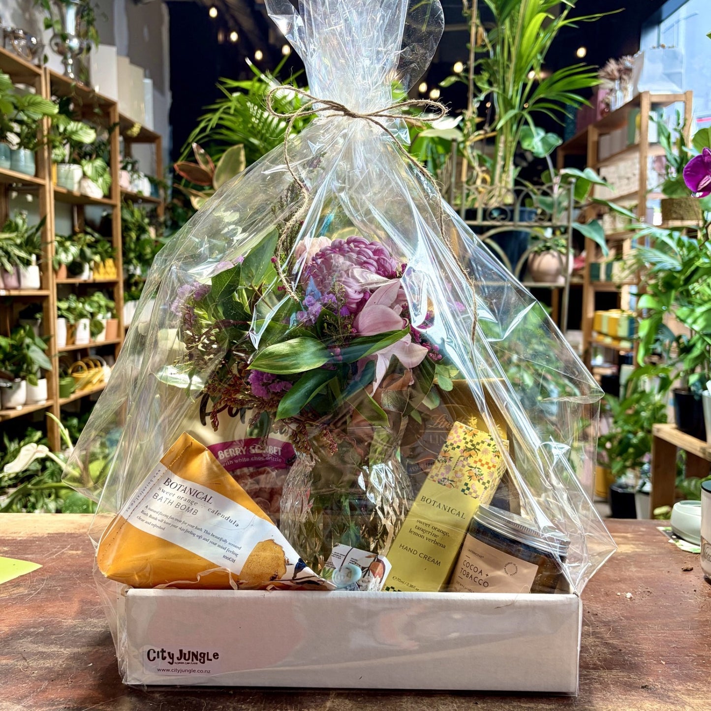 Celebration gift hamper 