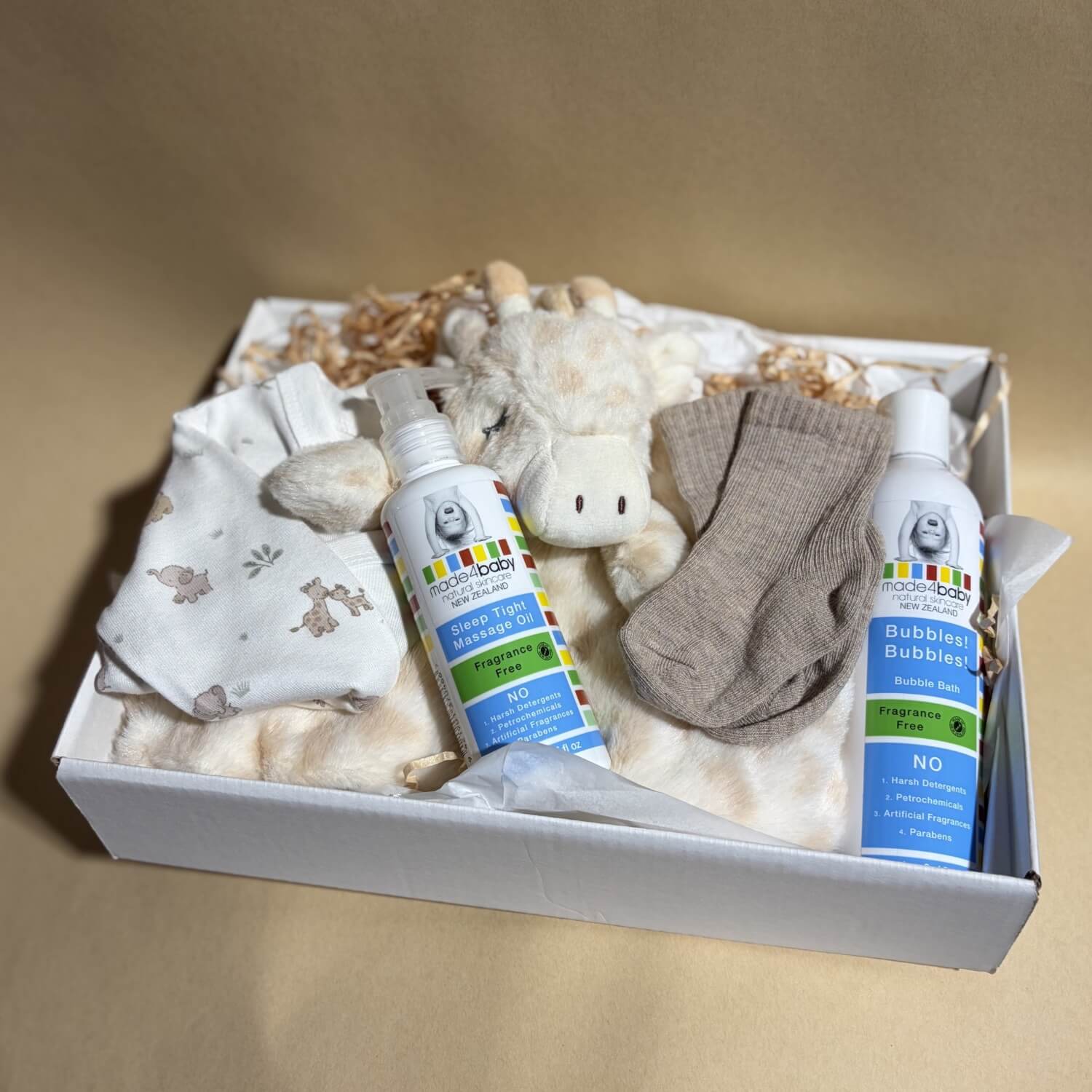 Neutral new baby gift hamper 
